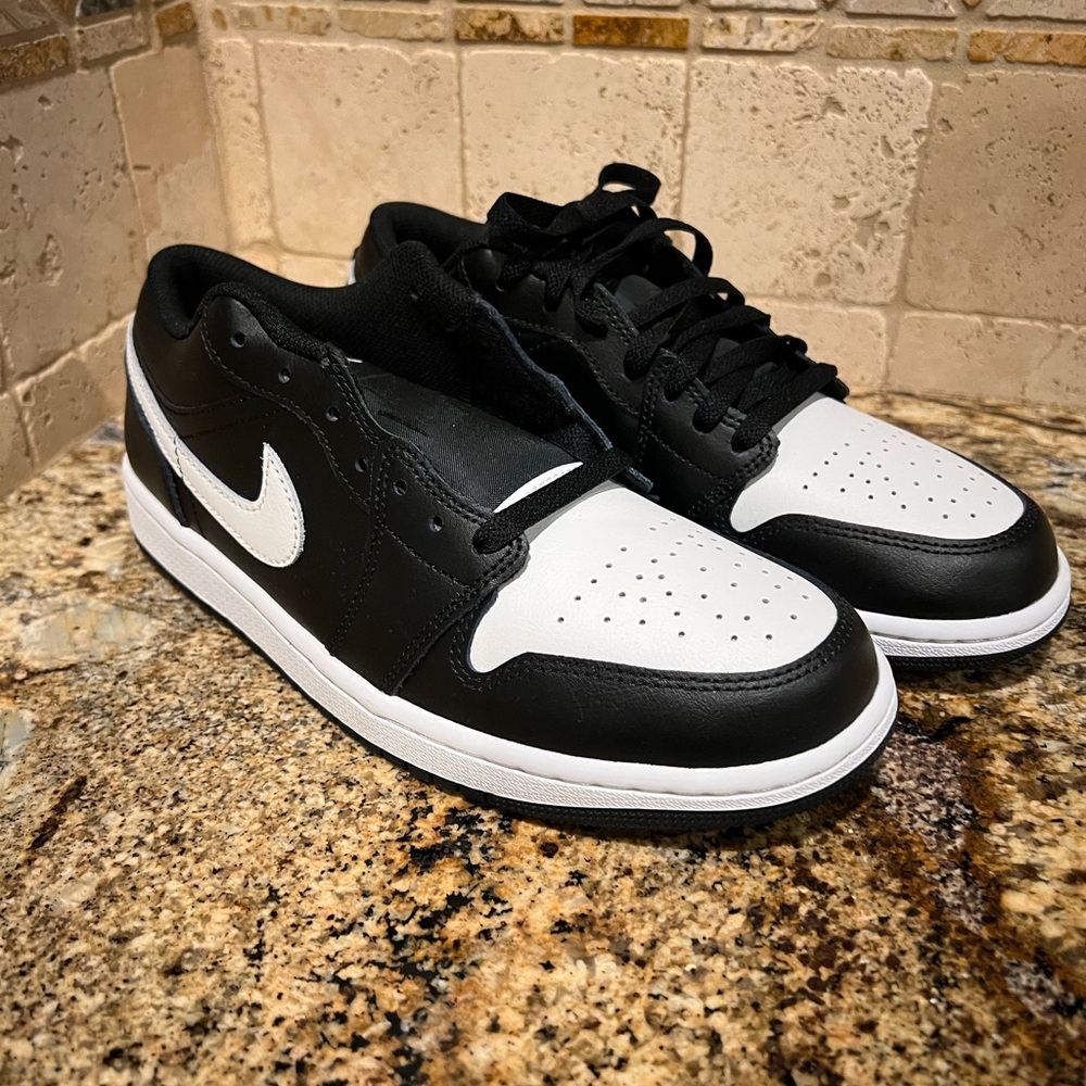 Air Jordan 1 low Men's Black and White Sneakers